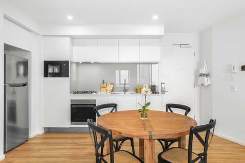 Sunny Modern Two-Bedroom Pad Steps From The Beach - Accommodation Yamba 3