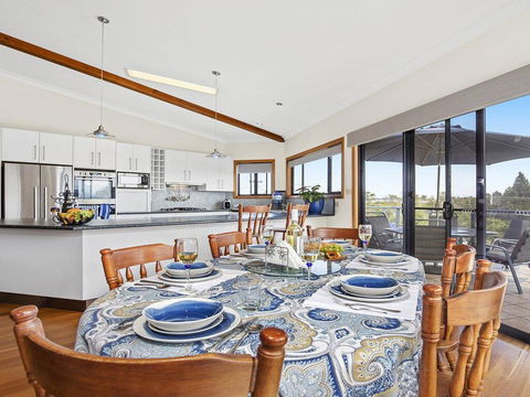 SunRay On Orama - Spacious With Great Views - Accommodation Yamba 3