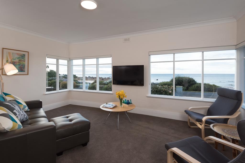 Penguin TAS Accommodation Yamba