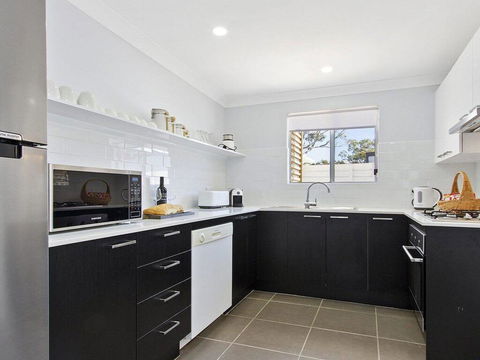 Sunset Beach - Situated Between Two Beaches And A Lake - Accommodation Yamba 2