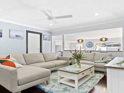 Sunset Beach - Situated Between Two Beaches And A Lake - Accommodation Yamba 0