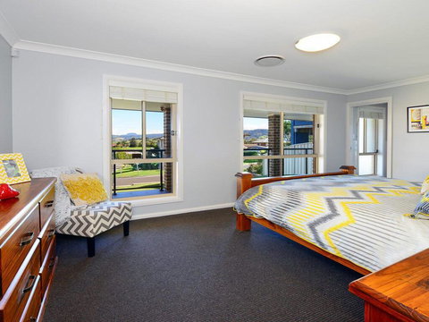Sunset Over Neptune - Pet Friendly, 5 Min To Beach - Accommodation Yamba 3