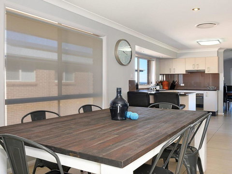 Sunset Over Neptune - Pet Friendly, 5 Min To Beach - Accommodation Yamba 2