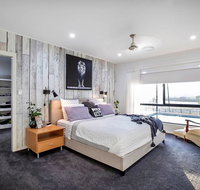 Sunset Penthouse Couples Retreat close to Airlie Beach Champagne on arrival - Accommodation Yamba