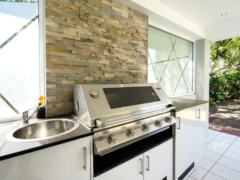 Super Sized Family Retreat With A Pool - Accommodation Yamba 3