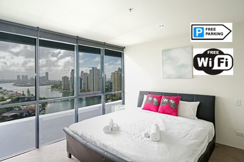Superb Surfers Paradise Apartment - Top Location! - Accommodation Yamba 0