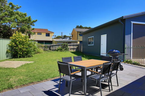 Surf Shack - Pet Friendly - 1 Min Walk To Beach - Accommodation Yamba 1