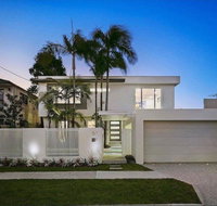 Surfers Paradise Holiday Home Almalfi Drive - Accommodation Yamba