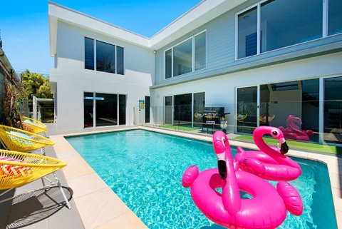 Surfers Paradise Holiday Home Almalfi Drive - Accommodation Yamba 2