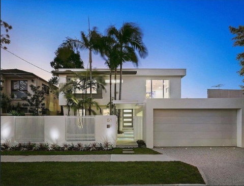 Surfers Paradise Holiday Home Almalfi Drive - Accommodation Yamba 0