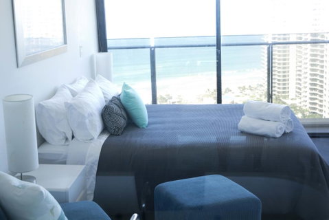 Surfers Paradise Two Bedroom Luxury Seaview Spa Apartment - Sealuxe - Accommodation Yamba 2