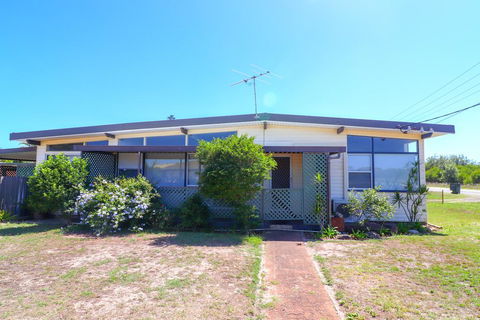 Surfs Up - Accommodation Yamba 0