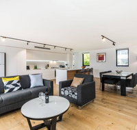 Sydney Townhouse with Parking and Deck - Accommodation Yamba