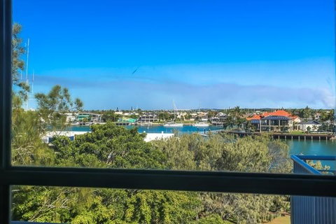 Taranaki Apartment - Accommodation Yamba 1