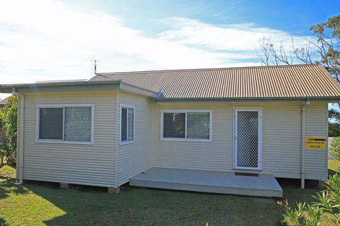 The Beach House In Berrara - Accommodation Yamba 2