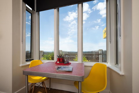 Penguin Waterfront Escape - Accommodation Yamba 17