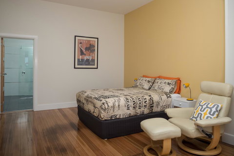 Penguin Waterfront Escape - Accommodation Yamba 19