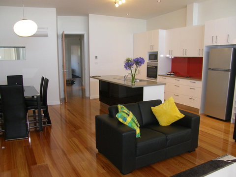 Penguin Waterfront Escape - Accommodation Yamba 12