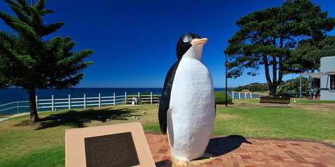 Penguin Waterfront Escape - Accommodation Yamba 4
