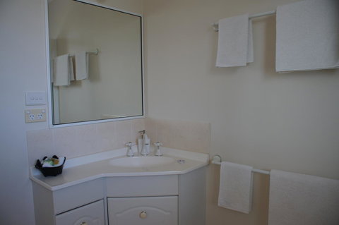 Shearwater Cottages - Accommodation Yamba 10