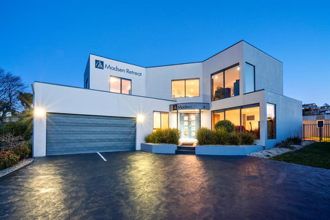 Madsen Retreat - Accommodation Yamba 0