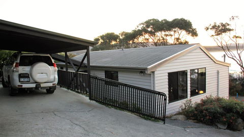 KINGFISHER COTTAGE Beachfront At The Binalong Bay - Accommodation Yamba 21