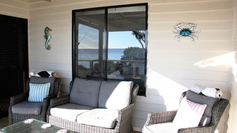 KINGFISHER COTTAGE Beachfront At The Binalong Bay - Accommodation Yamba 7