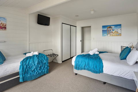KINGFISHER COTTAGE Beachfront At The Binalong Bay - Accommodation Yamba 3