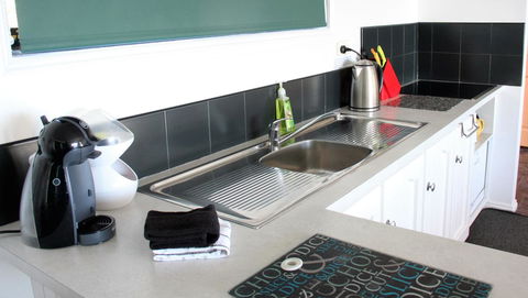 KINGFISHER COTTAGE Beachfront At The Binalong Bay - Accommodation Yamba 18