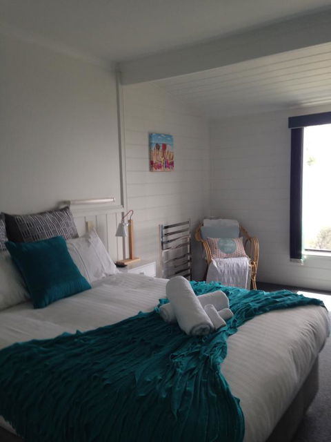 KINGFISHER COTTAGE Beachfront At The Binalong Bay - Accommodation Yamba 23