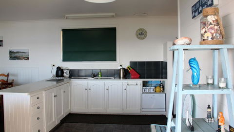 KINGFISHER COTTAGE Beachfront At The Binalong Bay - Accommodation Yamba 20