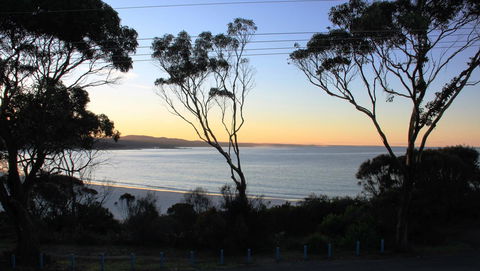 KINGFISHER COTTAGE Beachfront At The Binalong Bay - Accommodation Yamba 19
