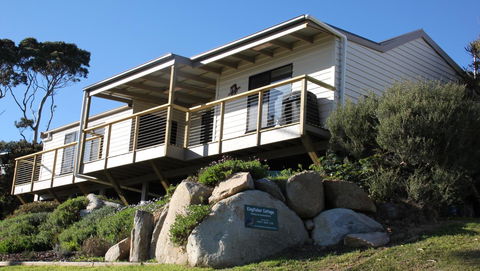 KINGFISHER COTTAGE Beachfront At The Binalong Bay - Accommodation Yamba 0