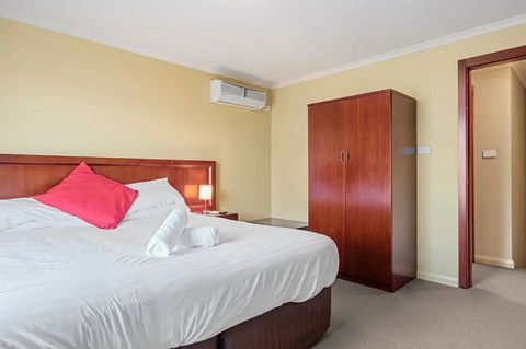 Battery Point Apartment With Car Park - Accommodation Yamba 5