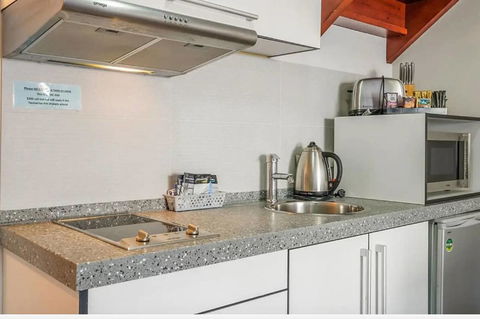 Battery Point Apartment With Car Park - Accommodation Yamba 7