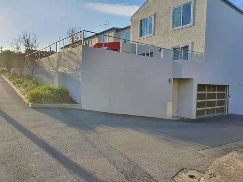 Battery Point Apartment With Car Park - Accommodation Yamba 3