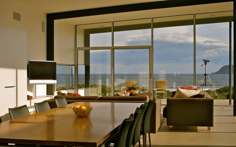 Cloudy Bay Beach House - Accommodation Yamba 1