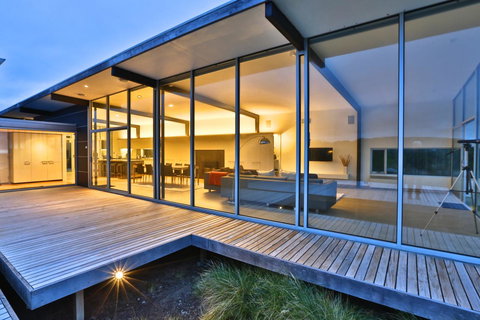 Cloudy Bay Beach House - Accommodation Yamba 0