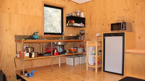 BAY OF FIRES ECO HUT Off Grid Experience At Binalong Bay - Accommodation Yamba 9