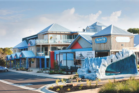 The Island Accommodation - Accommodation Yamba 0