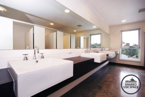 The Island Accommodation - Accommodation Yamba 4