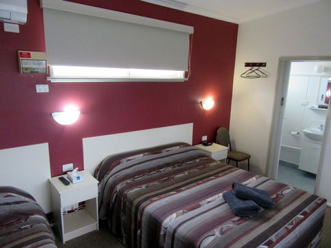 The Highlander Motel - 24HR Check In - Accommodation Yamba 2