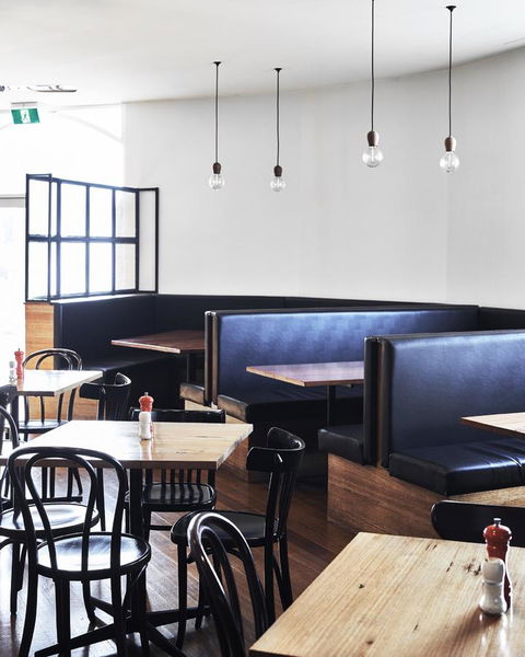 Plough Hotel - Accommodation Yamba 13