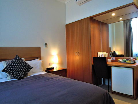 Plough Hotel - Accommodation Yamba 7