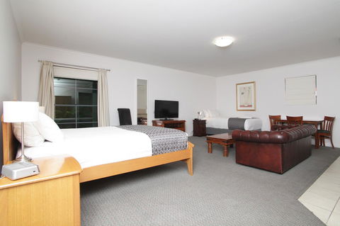 Quality Inn & Suites The Menzies - Accommodation Yamba 10