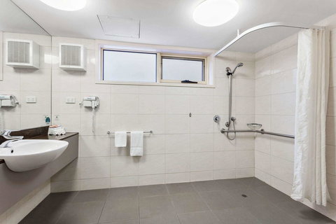 Quality Hotel Bayside Geelong - Accommodation Yamba 13