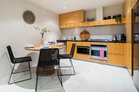 Auguste, Melbourne CBD Private Accommodation With Parking - Accommodation Yamba 9