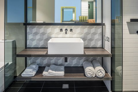 Peppers Docklands - Accommodation Yamba 27