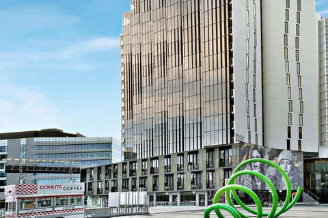 Peppers Docklands - Accommodation Yamba 1
