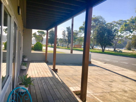 The Wheelhouse - 2BR Waterfront Apt In Town - Accommodation Yamba 17